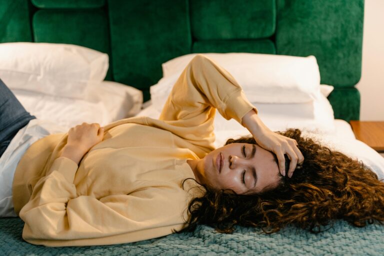 Read more about the article How to Stop Fainting During a Blood Draw: 7 Doctor-Recommended Tips